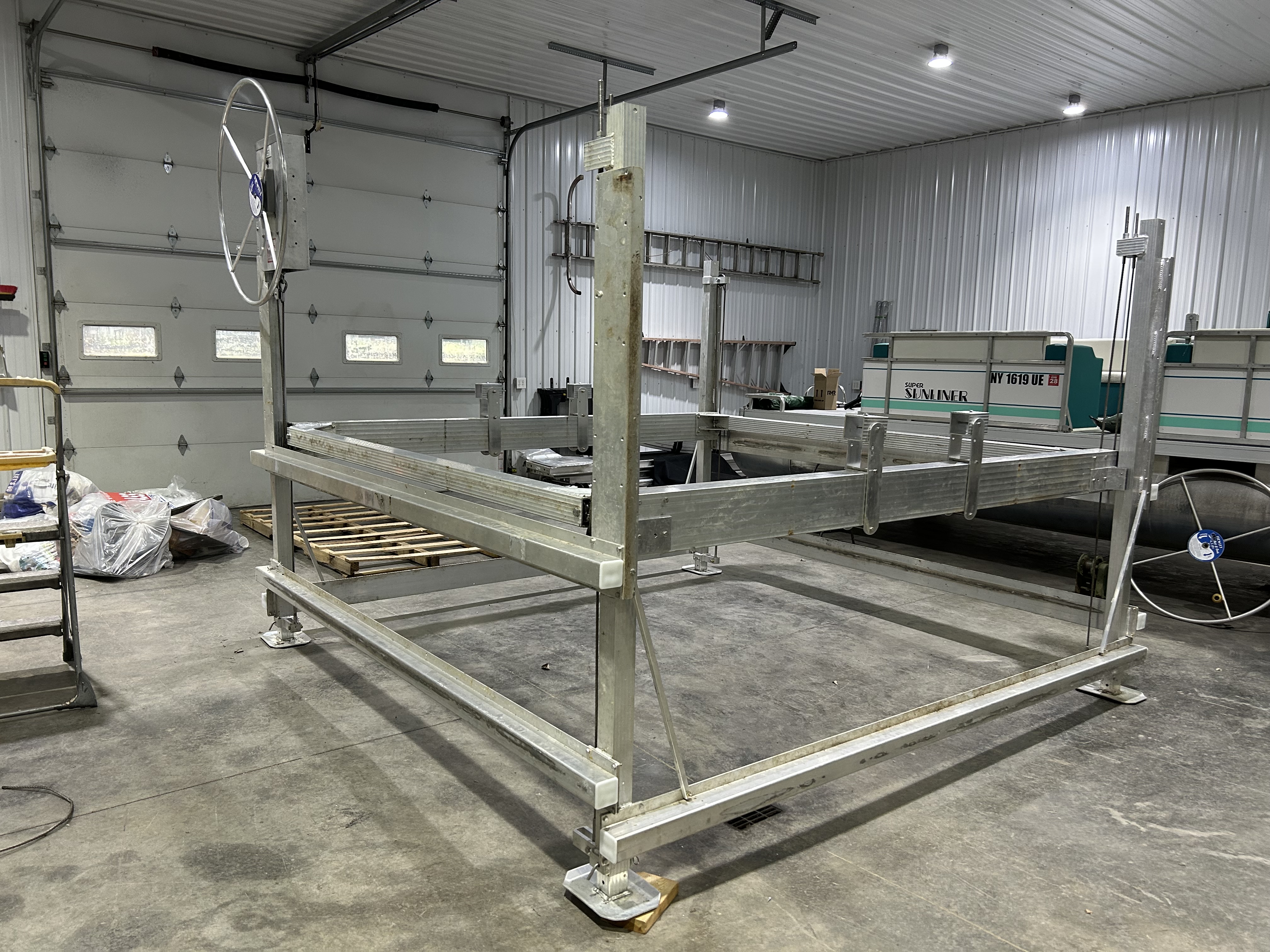 6600lb Hewitt Vertical Lift